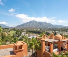 Трехкомнатный дуплекс-пентхаус в La Alzambra Hill Club, Новая Андалусия