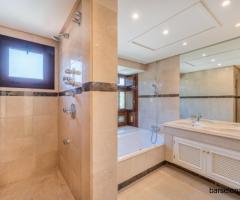 Трехкомнатный дуплекс-пентхаус в La Alzambra Hill Club, Новая Андалусия