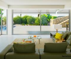 Современная вилла у побережья в Blanes