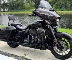 Harley Davidson Street Glide 2019, 19,700 km